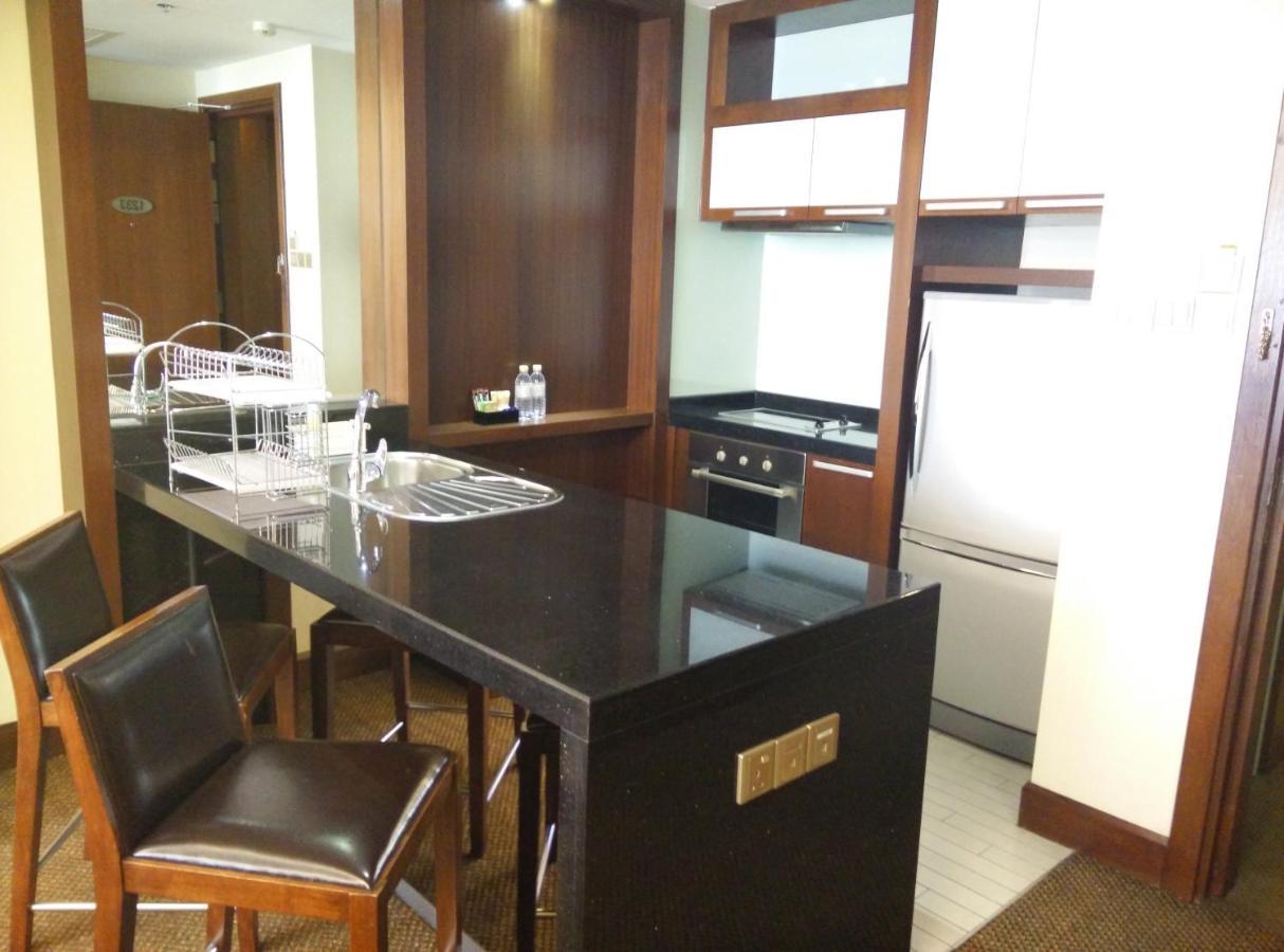 St Giles Gardens Hotel Куала-Лумпур Экстерьер фото A kitchen in a hotel suite